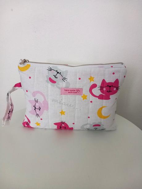 Kozmeticka taštička mačky,