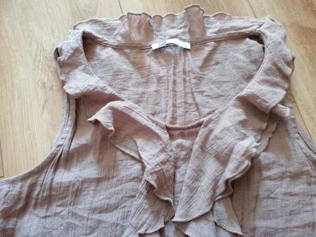 Pekná bluzka s volánom, s