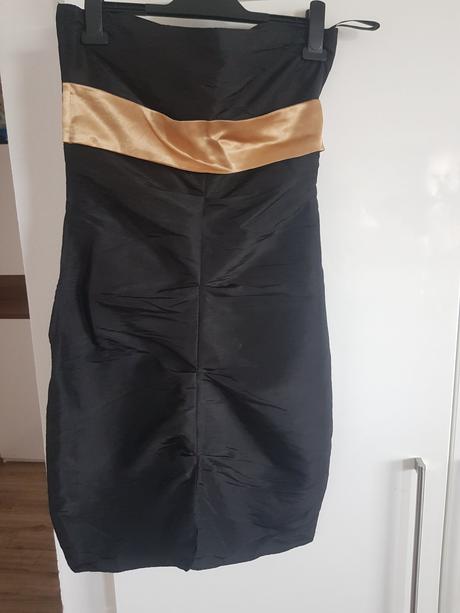 Kratke čierne šaty, 38