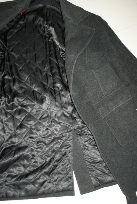 Kvalitny, malo noseny kabat s opaskom, 50