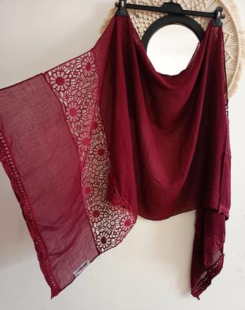 Krásna bordová šatka,