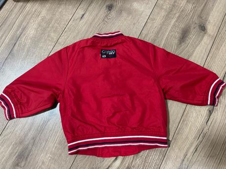 Chlapčenská cervena vetrovka, 68