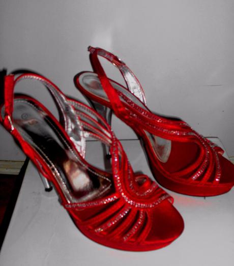 Cervene sandalky, 37