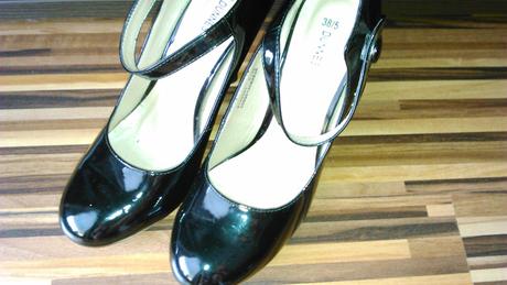 Čierne lodičky, 38