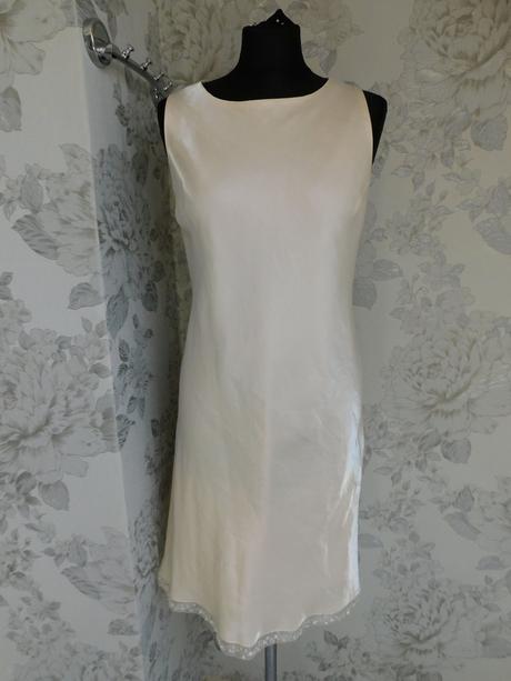 Velmi pekne elegantne šaty na slavnost, 42