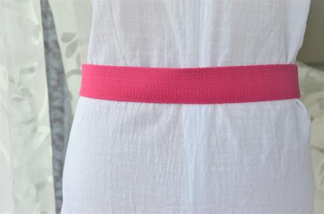 Cyklaménový opasok s trblietavou prackou, 