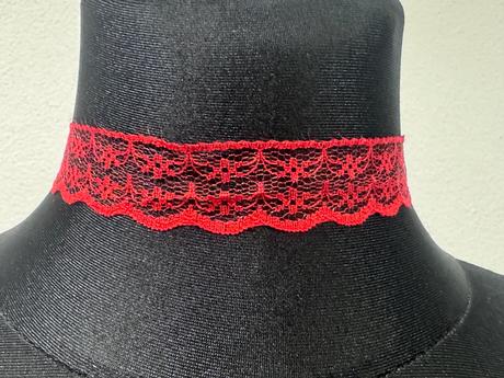 Náhrdelník choker,