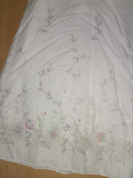 Biele lahke bavlnene zdobene saty, s