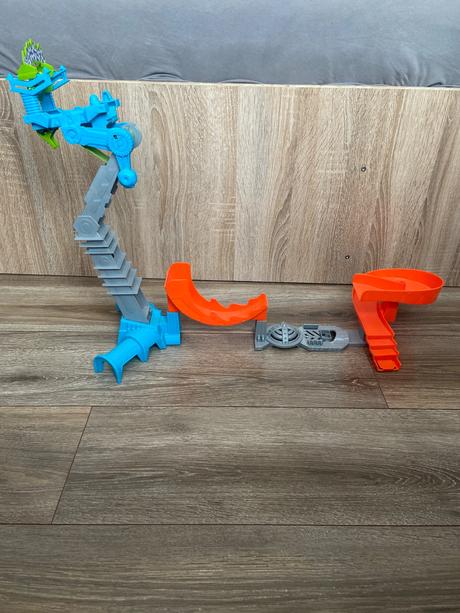 Hotweels skokansky mostik pre auta, 