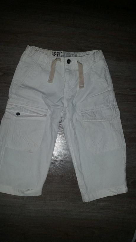 Tristvrtove nohavice., 152