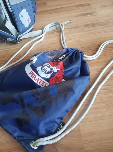 Školská taška+ peračník+ vrecko, 