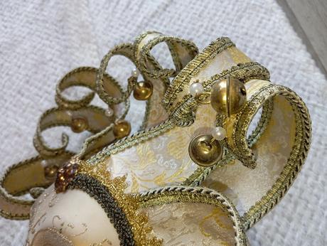 Benátska maska so zvončekmi, 