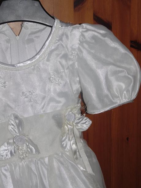 Biele slávnostné šaty pre malú družičku, 92