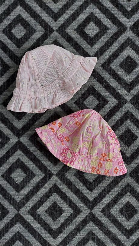 Letné klobúčiky, 74