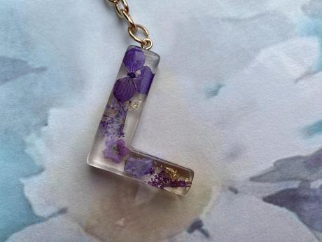 Ručne vyrobené živicové kľúčenky, 