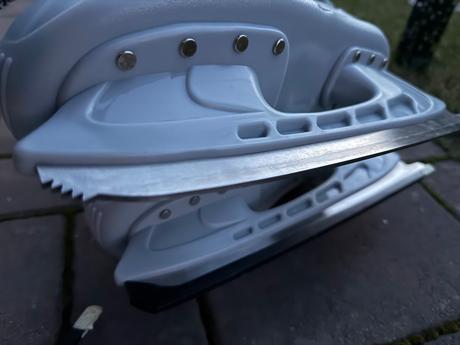 Korčule na ľad, 42