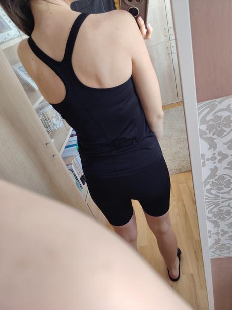 Neónovo ružové a čierne tielko na šport, puma,s