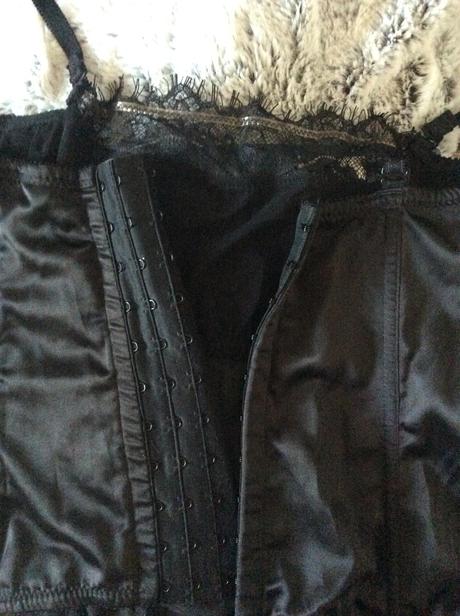 Korzet reserved, reserved,s