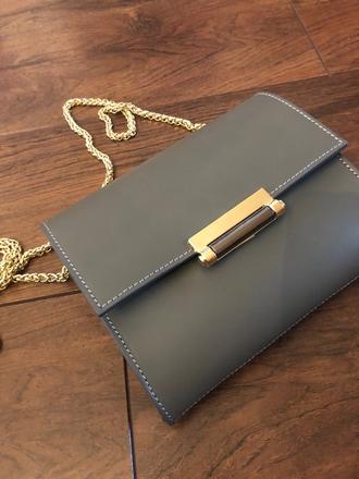 Krásna sivá spoločenská kabelka,