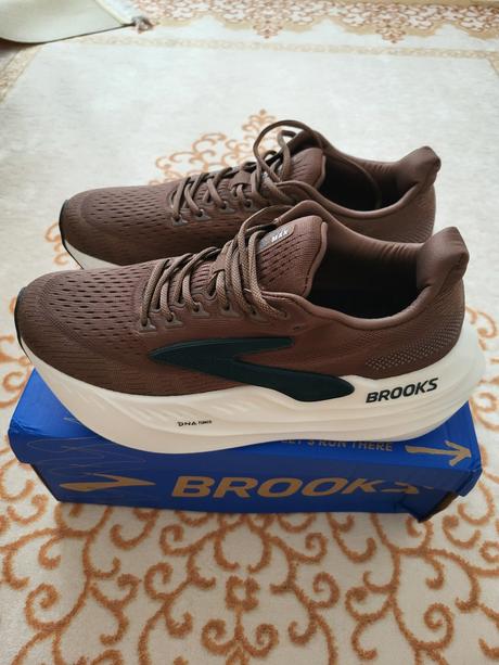 Tenisky brooks, 44