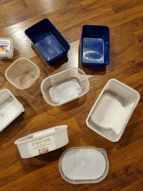 Plastové krabice - 12 kusov - cena spolu,