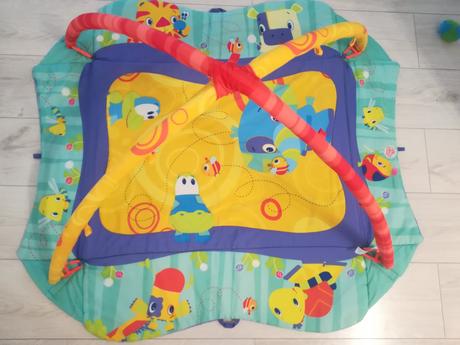 Hracia deka s hrazdičkou a hračkami, 