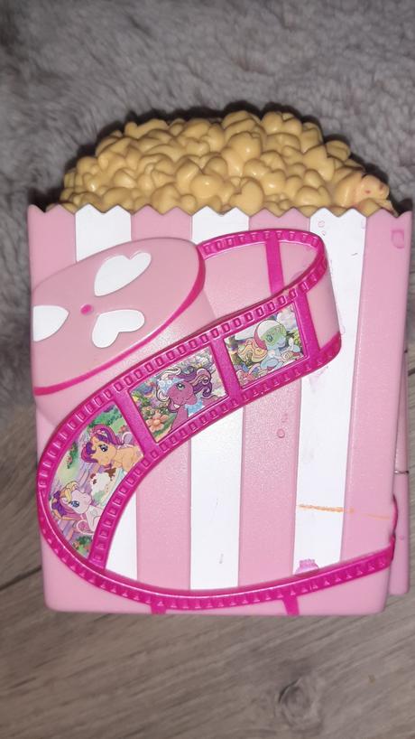 Popcorn movie theater mlp,