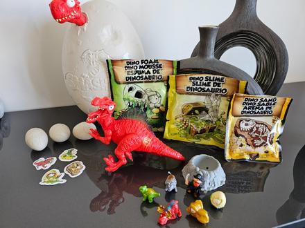 Dinosaurie vajce s dinosaurom vnútri,