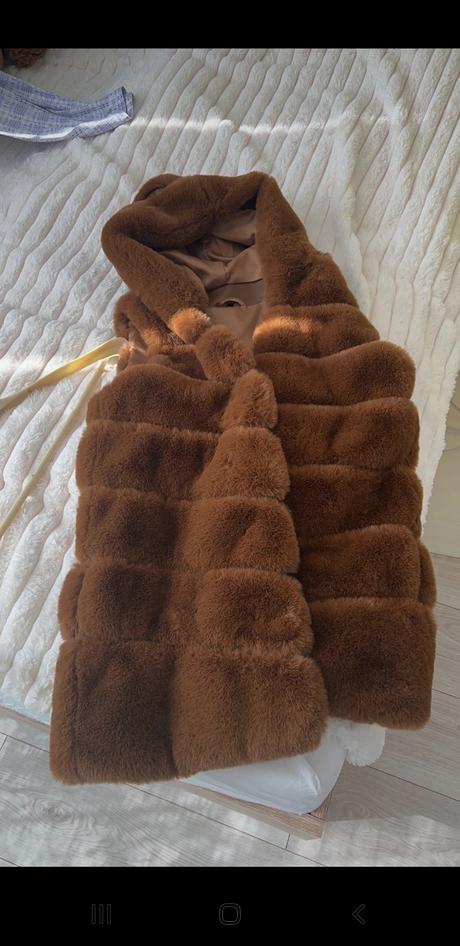 Kožušinova vesta, m