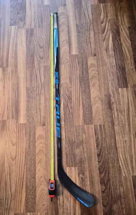 Hokejka true xcore xc9 acf grip junior,