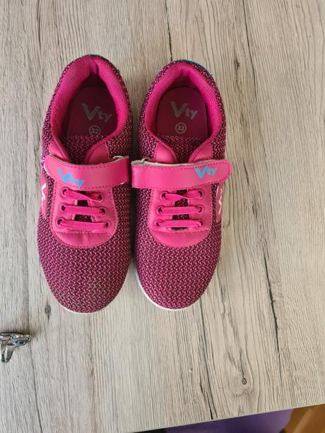 Botasky, deichmann,32