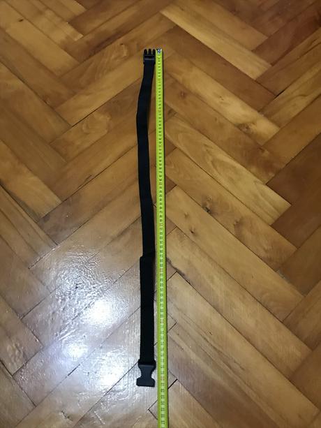 Čierny nastaviteľný popruh s plastovou prackou, 