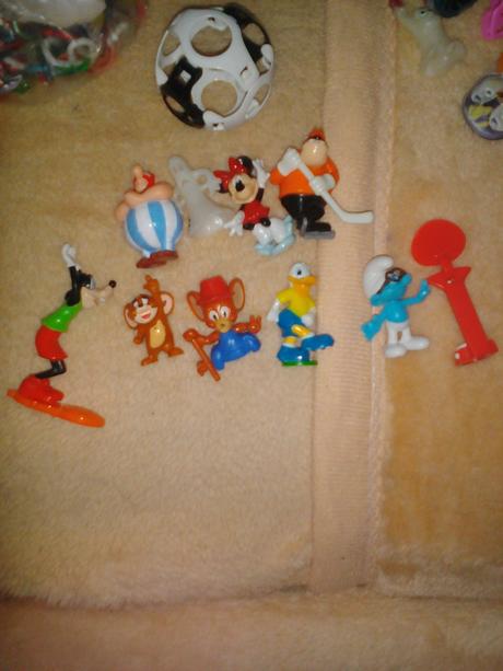 Kinder hračky(cena za ks), 