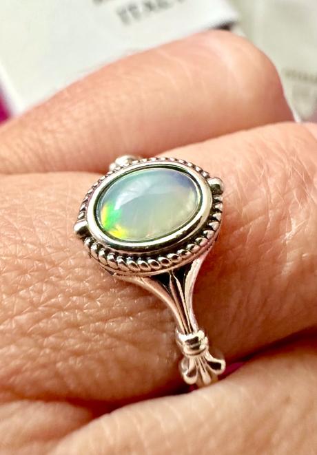 Nový strieborný vintage prsteň s opálom, 