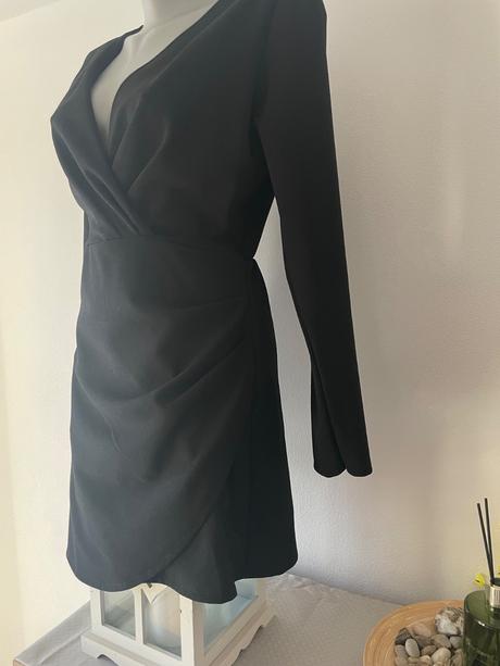 Nove saty s visackou, 