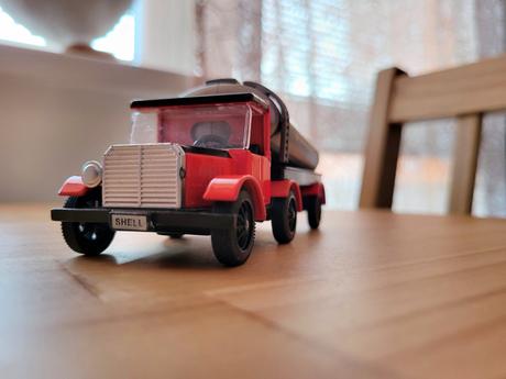 Zberateľská replika cisterny shell, 