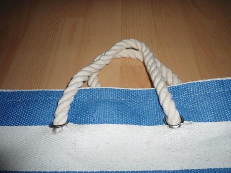 Velka bielo-modra plazova taska, 