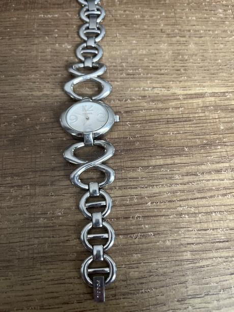 Fossil hodinky, fossil