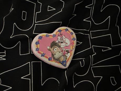 Kovová krabička s zrkadlom, 