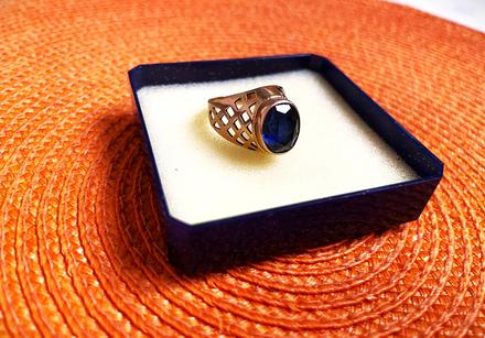 Starožitný prsteň so zafírom, 