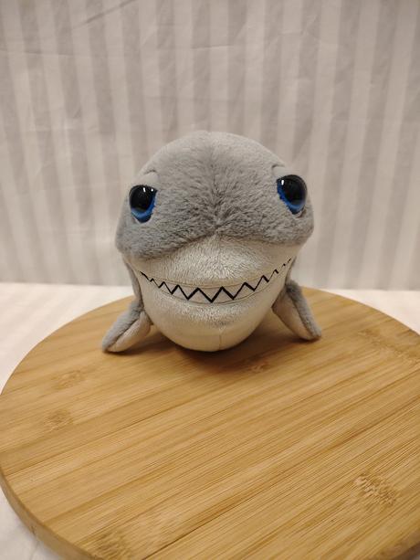 Plyšový sivo biely žralok, ocean buddies, 27 cm, 