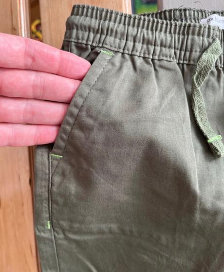 Letný set khaki kraťasy a dinosaurus tričko, sinsay,98