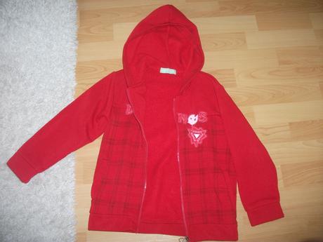 Mikina cervena aj s teplakmi, 134