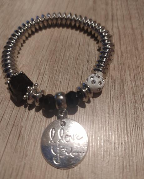 Náramok s príveskom, 