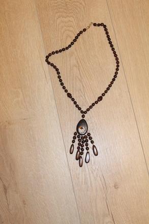 Drevený nahrdelník,