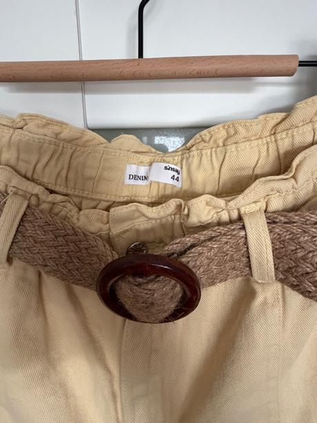 Šortky v trendy farbe, sinsay,44