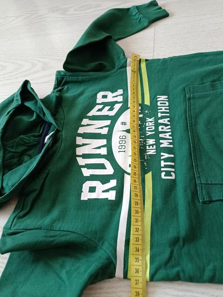 Zelená mikina s kapucňou, 116