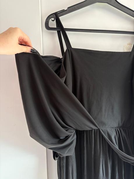 Čierne dlhé šaty, 44