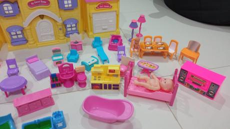 Domček pre bábiky s príslušenstvom, 