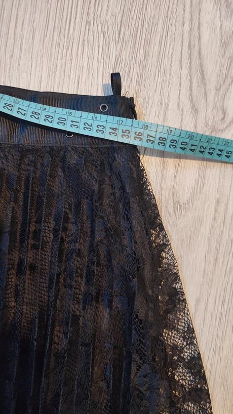 Sukňa z krajky, 146